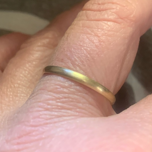 Simple Solid 10kt Gold Ring. Marked and tested. - Picture 3 of 8